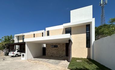 Casa en Venta Mérida, Privada Altamira, Cholul (Modelo E )