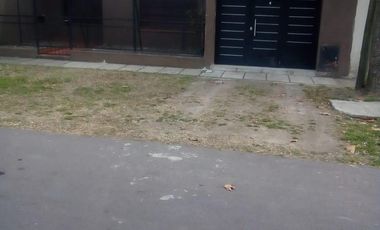 Casa en venta - 2 Dormitorios 1 Baño - Cochera - 242Mts2 - Ensenada