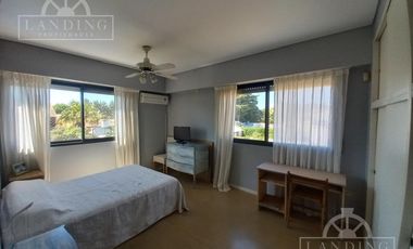 Casa en moderna en San Isidro 4 dormitorios piscina orientación norte