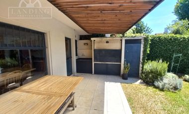Casa en moderna en San Isidro 4 dormitorios piscina orientación norte