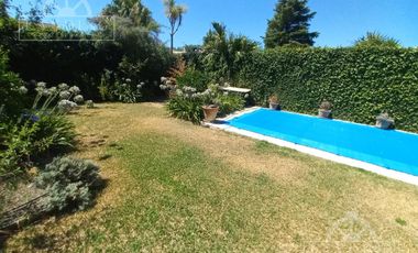 Casa en moderna en San Isidro 4 dormitorios piscina orientación norte