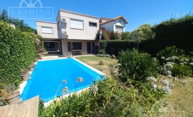 Casa en moderna en San Isidro 4 dormitorios piscina orientación norte