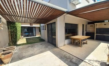 Casa en moderna en San Isidro 4 dormitorios piscina orientación norte
