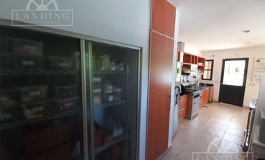 Casa en moderna en San Isidro 4 dormitorios piscina orientación norte