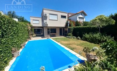Casa en moderna en San Isidro 4 dormitorios piscina orientación norte