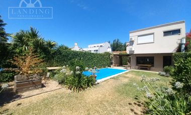 Casa en moderna en San Isidro 4 dormitorios piscina orientación norte