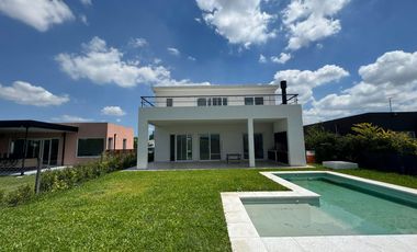 Casa en  Venta a Estranar San Ramon 379