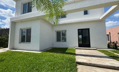 Casa en  Venta a Estranar San Ramon 379