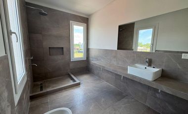 Casa en  Venta a Estranar San Ramon 379