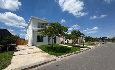 Casa en  Venta a Estranar San Ramon 379