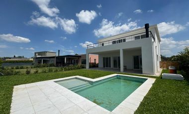 Casa en  Venta a Estranar San Ramon 379
