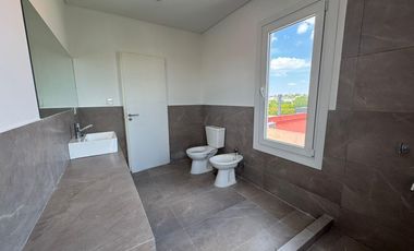 Casa en  Venta a Estranar San Ramon 379