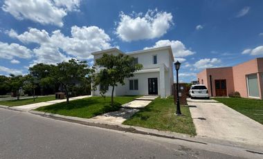 Casa en  Venta a Estranar San Ramon 379