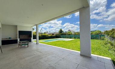 Casa en  Venta a Estranar San Ramon 379