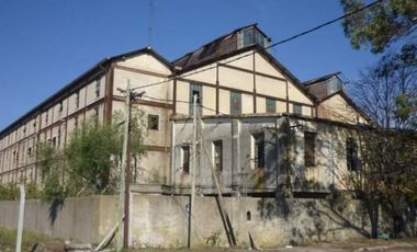 Galpón frente al puerto en venta - 3340mts2 - Berisso