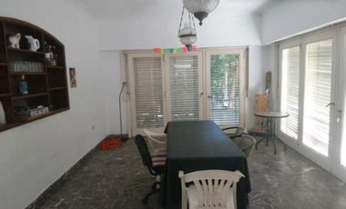 Casa en venta - 3 dormitorios 2 baños - Cochera - 300mts2 - La Plata
