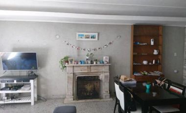 Casa en venta - 3 dormitorios 2 baños - Cochera - 300mts2 - La Plata