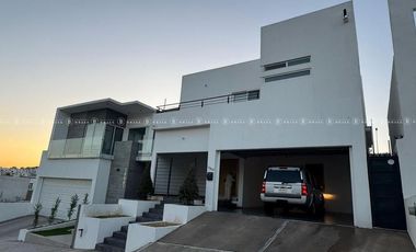 CASA EN VENTA EN BOSQUES DEL VALLE V