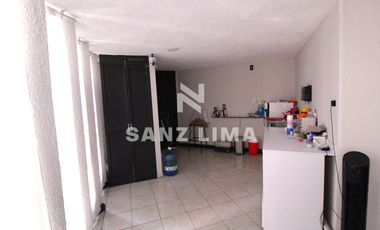 Francisco Juarez: Magnifico edificio con tres niveles, cerca de Av.  Hidalgo