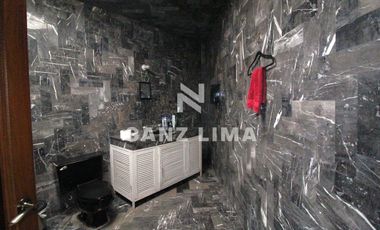 Francisco Juarez: Magnifico edificio con tres niveles, cerca de Av.  Hidalgo