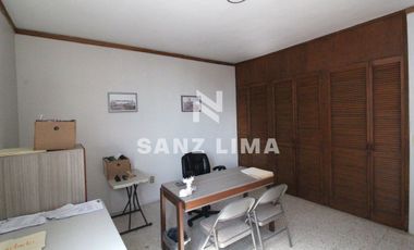Francisco Juarez: Magnifico edificio con tres niveles, cerca de Av.  Hidalgo