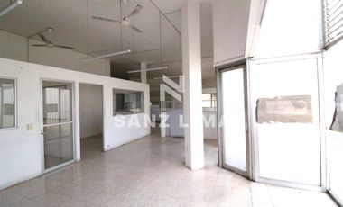 Francisco Juarez: Magnifico edificio con tres niveles, cerca de Av.  Hidalgo