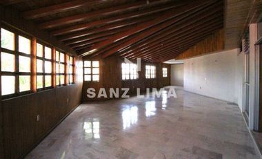Francisco Juarez: Magnifico edificio con tres niveles, cerca de Av.  Hidalgo