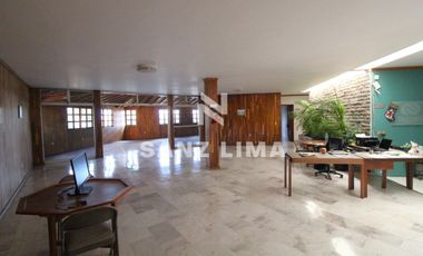 Francisco Juarez: Magnifico edificio con tres niveles, cerca de Av.  Hidalgo
