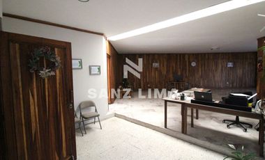 Francisco Juarez: Magnifico edificio con tres niveles, cerca de Av.  Hidalgo