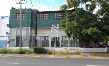 Francisco Juarez: Magnifico edificio con tres niveles, cerca de Av.  Hidalgo
