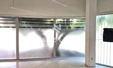 Francisco Juarez: Magnifico edificio con tres niveles, cerca de Av.  Hidalgo
