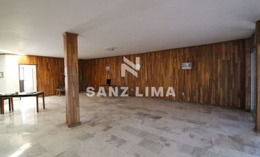 Francisco Juarez: Magnifico edificio con tres niveles, cerca de Av.  Hidalgo