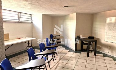 Francisco Juarez: Magnifico edificio con tres niveles, cerca de Av.  Hidalgo