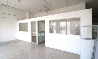 Francisco Juarez: Magnifico edificio con tres niveles, cerca de Av.  Hidalgo