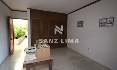 Francisco Juarez: Magnifico edificio con tres niveles, cerca de Av.  Hidalgo