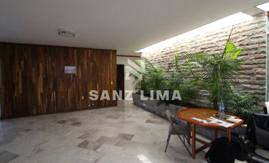 Francisco Juarez: Magnifico edificio con tres niveles, cerca de Av.  Hidalgo