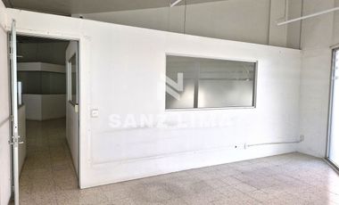 Francisco Juarez: Magnifico edificio con tres niveles, cerca de Av.  Hidalgo
