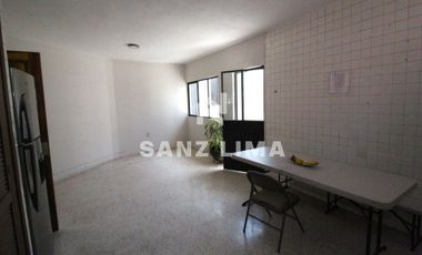Francisco Juarez: Magnifico edificio con tres niveles, cerca de Av.  Hidalgo
