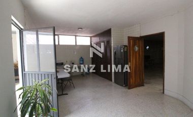 Francisco Juarez: Magnifico edificio con tres niveles, cerca de Av.  Hidalgo