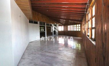 Francisco Juarez: Magnifico edificio con tres niveles, cerca de Av.  Hidalgo