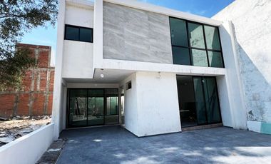 CASA NUEVA EN PREVENTA PASEO DEL PARQUE FRACC. CON CASA CLUB, GIMNASIO, CANCHAS,