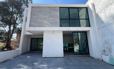 CASA NUEVA EN PREVENTA PASEO DEL PARQUE FRACC. CON CASA CLUB, GIMNASIO, CANCHAS,