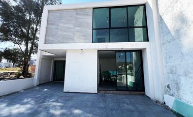 CASA NUEVA EN PREVENTA PASEO DEL PARQUE FRACC. CON CASA CLUB, GIMNASIO, CANCHAS,