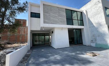 CASA NUEVA EN PREVENTA PASEO DEL PARQUE FRACC. CON CASA CLUB, GIMNASIO, CANCHAS,