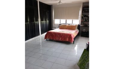 VENTA DE CASA DE DOS PISOS EN LA CASTELLANA DE MONTERA