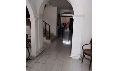 VENTA DE CASA DE DOS PISOS EN LA CASTELLANA DE MONTERA