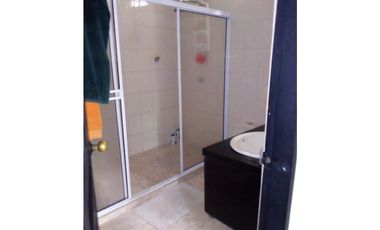 VENTA DE CASA DE DOS PISOS EN LA CASTELLANA DE MONTERA