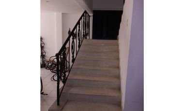 VENTA DE CASA DE DOS PISOS EN LA CASTELLANA DE MONTERA