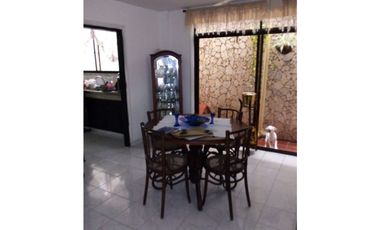 VENTA DE CASA DE DOS PISOS EN LA CASTELLANA DE MONTERA