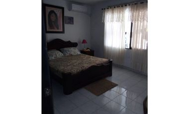 VENTA DE CASA DE DOS PISOS EN LA CASTELLANA DE MONTERA
